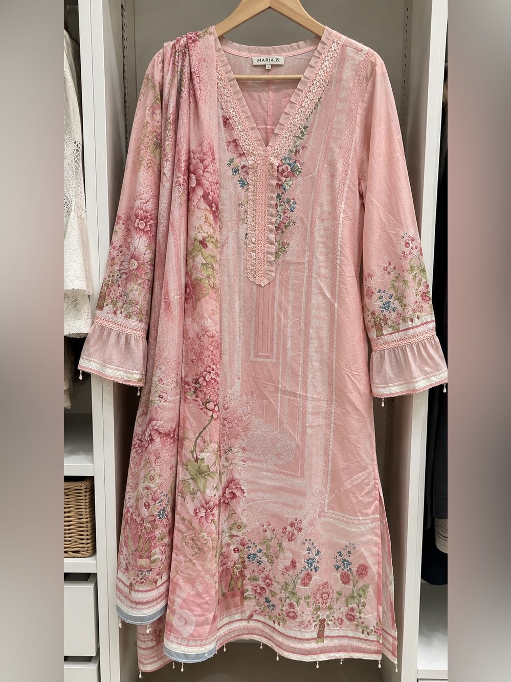 Maria B kurta dupatta onky- 3 pc set Pink Floral V-Neck Women’s Dress